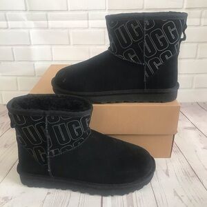 UGG Classic mini ll Ugg graphic Suede Boots